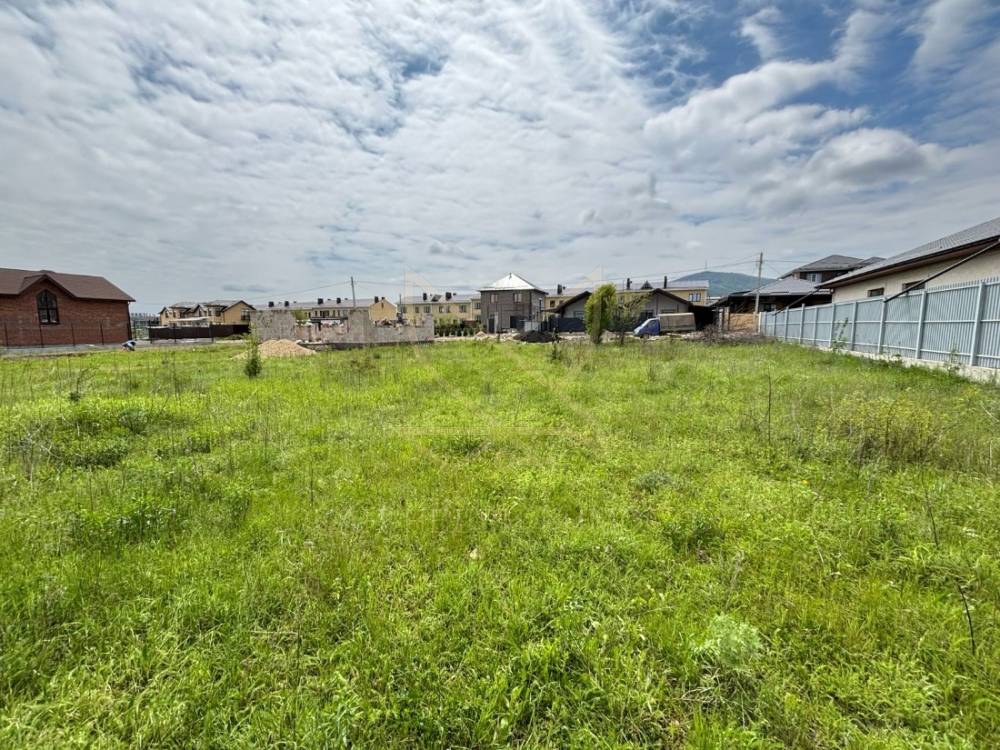 Ставропольский край, городской округ Железноводск, Иноземцево п., Осенняя ул.; Участок на участке 8 сот.