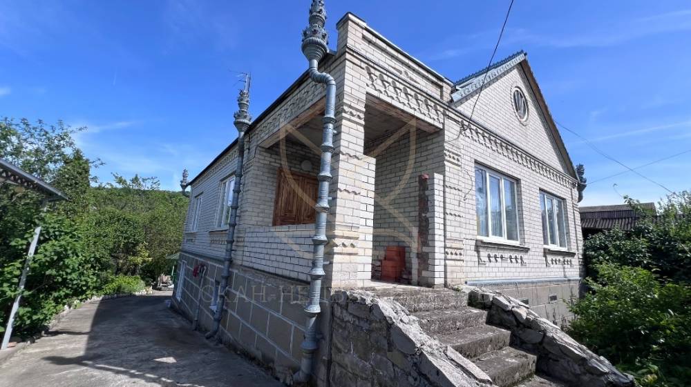 Ставропольский край, Предгорный Район, Юца с., Октябрьская ул.; Дом 179,60м² на участке 8 сот. 2 эт.