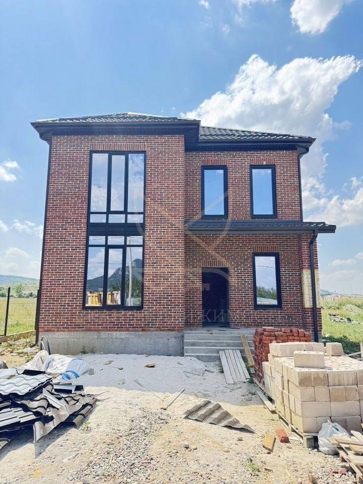 Ставропольский край, Предгорный Район, Железноводский п., Сульфатная ул.; Дом 150м² на участке 8 сот. 1 эт.
