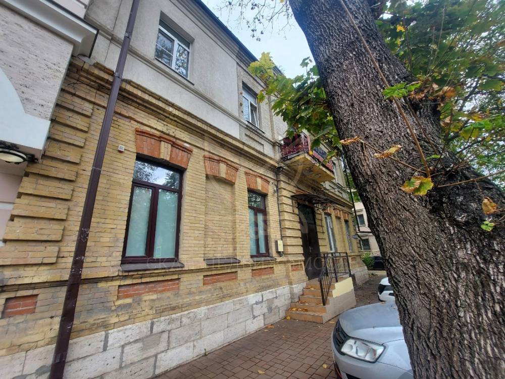 Ставропольский край, Пятигорск, Октябрьская ул.; Квартира 77м² 2/2 эт.