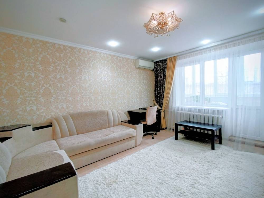 Ставропольский край, городской округ Минеральные воды, Минеральные воды, Кооперативный пер.; Квартира 55м² 5/5 эт.